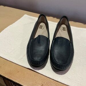 NWOT SAS Simplify Loafers Size 8N